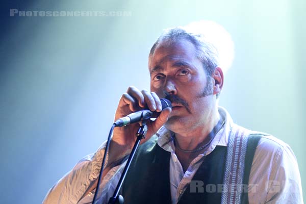 TINDERSTICKS - 2012-11-07 - PARIS - La Cigale - Stuart Ashton Staples